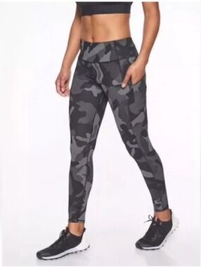 Athleta Black Camo Contender 7/8 Tights Leggings Size XS